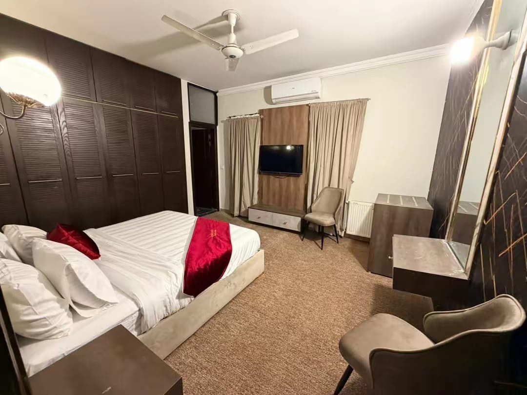 Deluxe business room